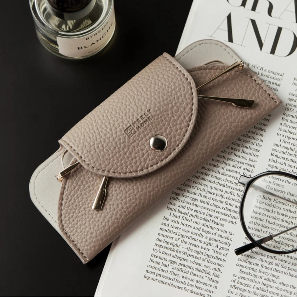 Slim Magnetic Glasses Pouch