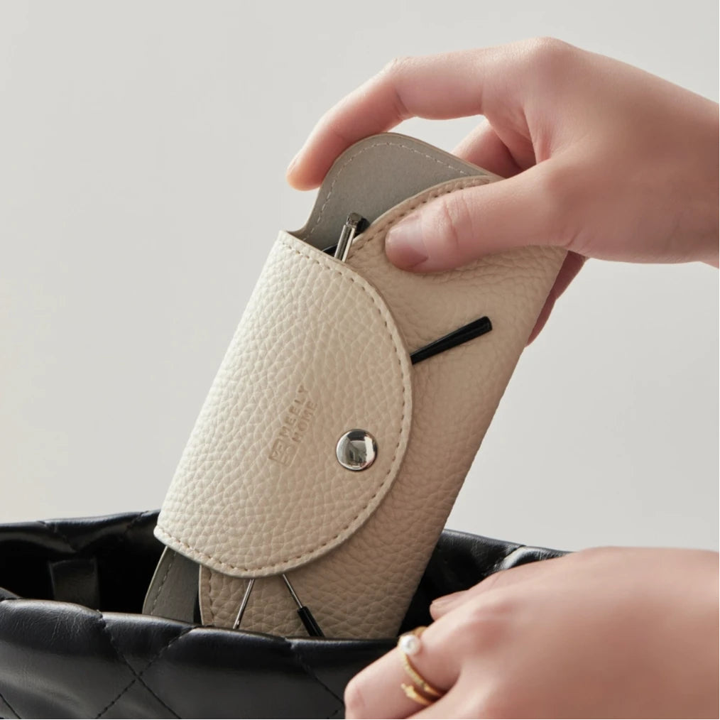 Slim Magnetic Glasses Pouch